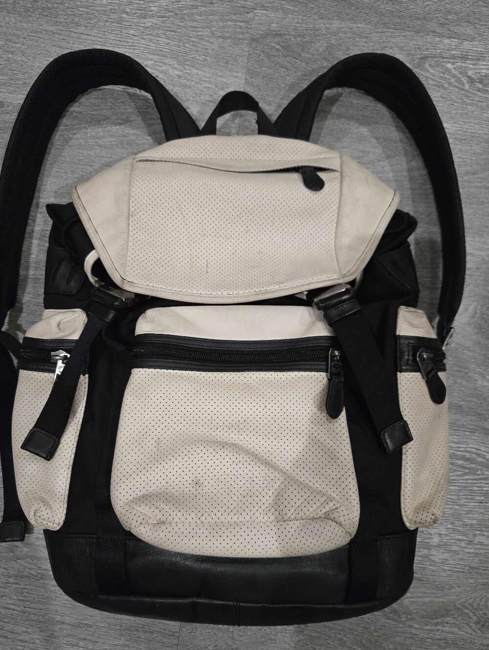 Coach Terrain Backpack In Perforated Leather Mixed Materials Cream & Black FAIR